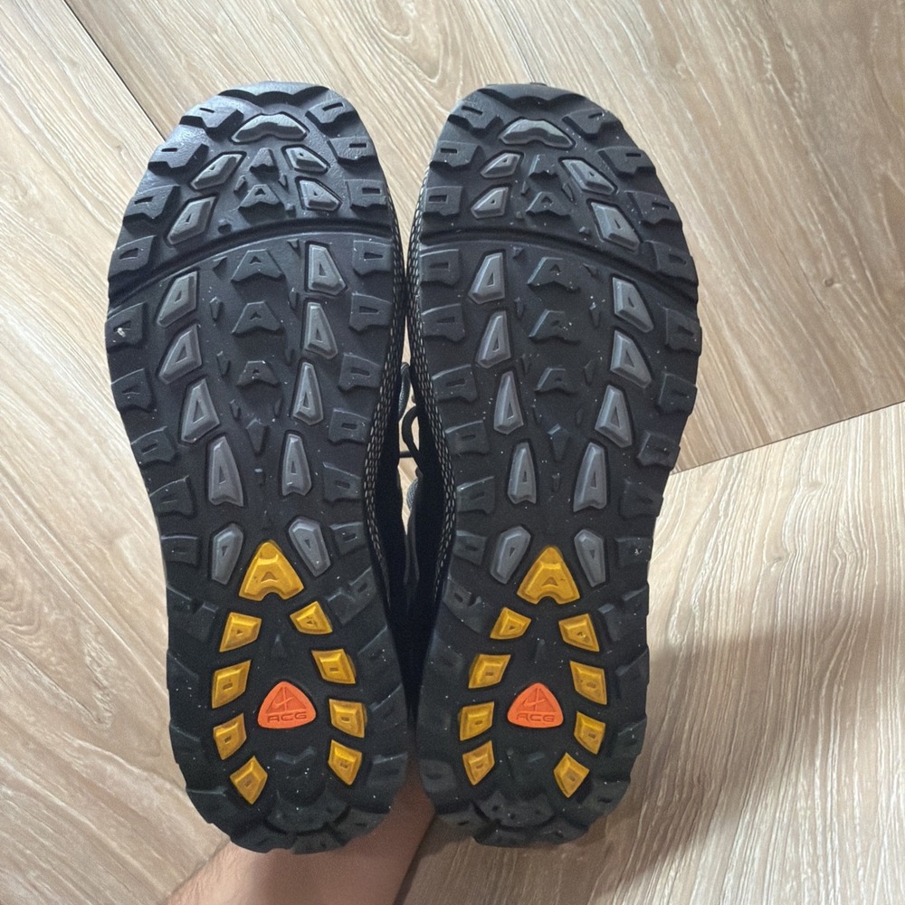 Nike ACG Air Exploraid Light Graphite Grey Gold Black Shoes Size 7 FV2925-001 - Picture 4 of 7